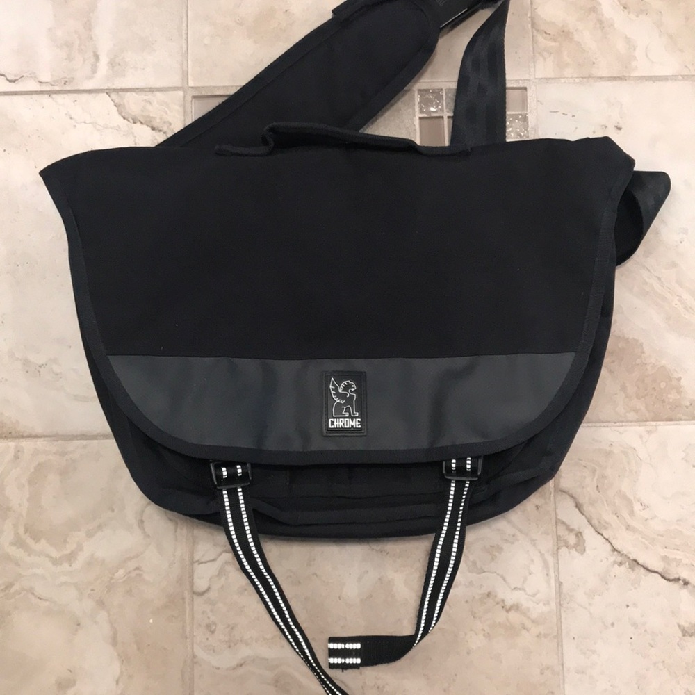 CHROME INDUSTRIES BURAN II 13” LAPTOP SLEEVE MESSENGER BAG